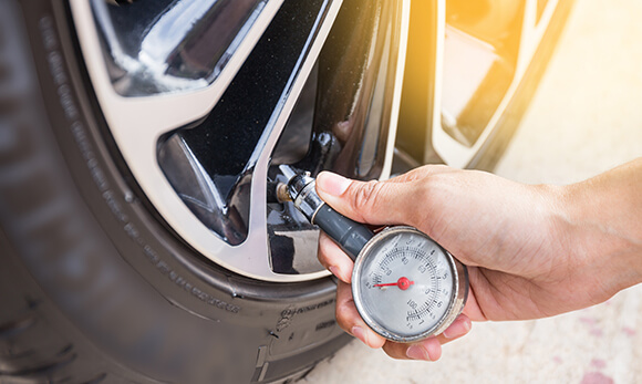 Regular tyre pressure monitoring saves lives